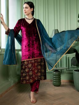 Qissa - Women Red Velvet Embroidered Kurta & Pant