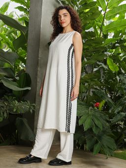 Qissa - Women White Polyester Embroidered Kurta & Pant