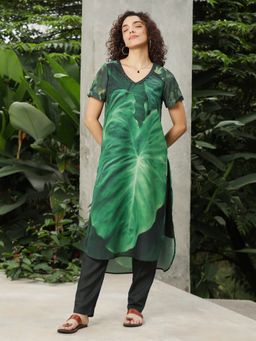 Qissa - Women Green Polycotton Floral Kurta & Pant