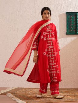 OMI - Red Straight Kurta with Pant and Dupatta (Set of 3)