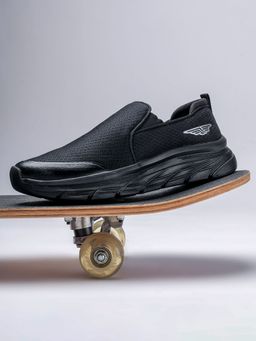 Red Tape - Men Textured Black Walking Shoes