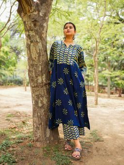Laado - Mihika Indigo Blue Floral Kurta With Pants