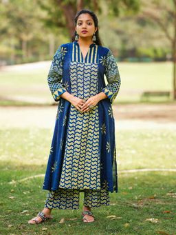 Laado - Mihika Indigo Blue And Green Central Panel Ajrakh Kurta With Pants