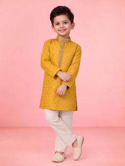 Vastramay - Yellow Silk Blend Mandarin Neck Floral Kurta & Pyjama