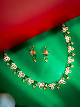 Vosgi - Elegant Emerald Green and Gold-Plated Jewellery Set