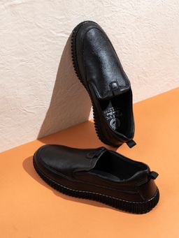 PRIVO - Mens Black Solid Round Toe Casual Leather Slip On Loafers