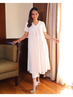 Sivaka India - White Cotton Flex Kurta & Pant (Set of 2)