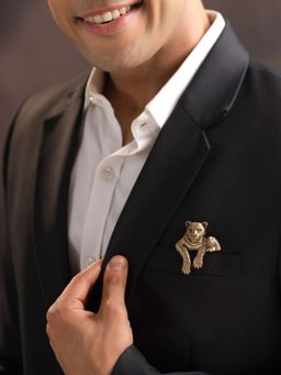 Cosa Nostraa - The Shadow Stalker Brooch