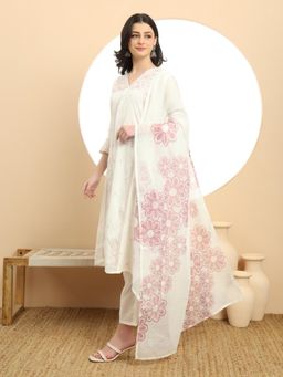 Yufta - White A-Line Floral Kantha Work Kurta with Pant & Dupatta (Set of 3)