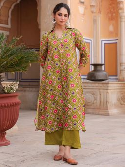 Rain & Rainbow - Green Viscose Rayon Three Fourth Sleeves Kurta With Pant