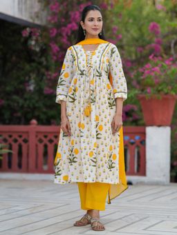 Rain & Rainbow - Yellow Cotton Three Fourth Sleeves Kurta With Pant & Dupatta