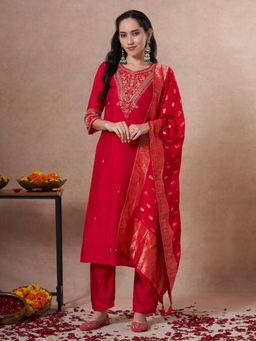 FASHOR - Red Silk Blend Three Fourth Sleeves Kurta With Pant & Dupatta