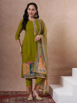 FASHOR - Green Muslin Silk Three Fourth Sleeves Kurta With Pant & Dupatta