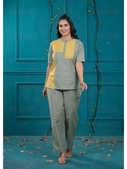 Roohaniyat - Women Cotton Solid Green Co-ord (Set of 2)