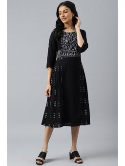 W - Black Floral Side Pleated Midi Dress In Round Neck
