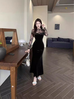 Outzidr - Black Fit And Flare Maxi Dress With Lace Inserts