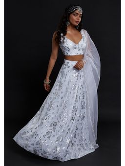 PHATAKAA - White Chandi Sleeveless Lehenga (Set of 3)