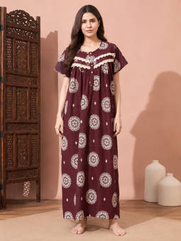SEPHANI - Women Maroon Floral Printed Night Dress