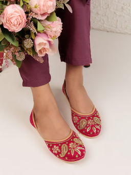 Truffle Collection - Red Embellished Juttis
