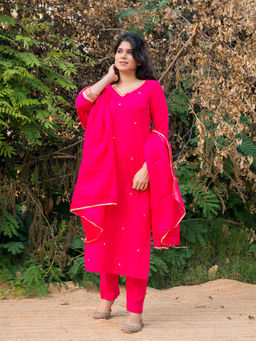 LABEL MAE - Pink Embellished Kurta With Pant And Dupatta (Set of 3)