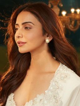 Accessher - Gold Tone Rhinestone Pearl Clip-On Studs No Piercing