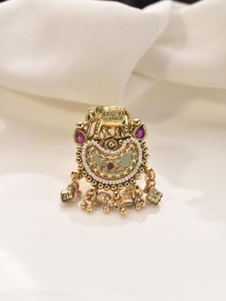 Peach Tassels - Golden Ring with Intricate Design and Gemstones