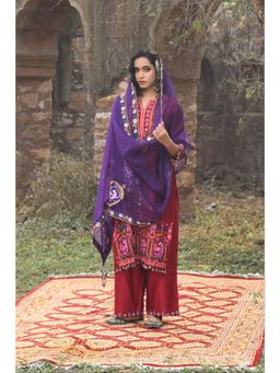 Isha and Anshul - Red Chanderi Kurta Set With Pants And Organza Dupatta
