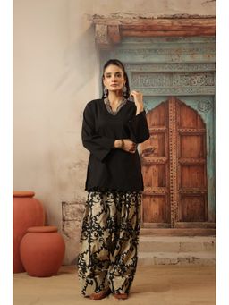 DIMPLE DESIGN STUDIO - Black Kurta with Farshi Salwar
