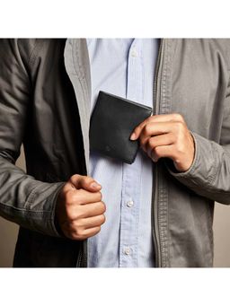 Pennline - Black Rfid Safe Slim Bifold Leather Wallet