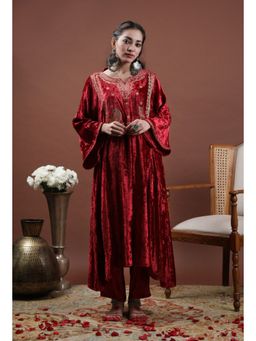 Tjori - Zareena Maroon Velvet Tilla Embroidered Phiran Kurta & Pants (Set of 2)