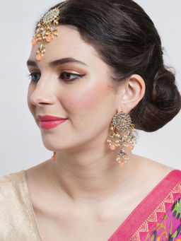 Karatcart - Gold Plated Embellished Peach Kundan Tassel Earrings with Maangtikka