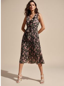 Outzidr - Black Sleeveless Collared Floral Printed Dress