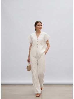 Dodo & Moa - White Cotton Cap Sleeve Self Design V-Neck Top With Pant