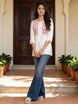 Rangita - White Floral Rayon Kurti