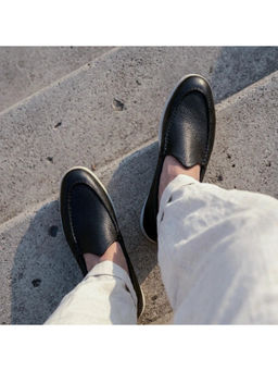 NAUVAB - Nagra Black Lather Round Toe Loafer
