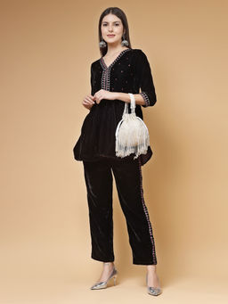 Anekaant - Droop Off White Pearl Embellished Velvet Potli