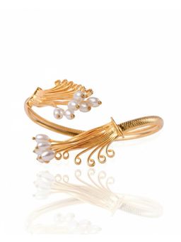 Shopsiiri - Blossom Pearl Cuff