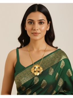 Shopsiiri - Gold Blossom Bouquet Necklace