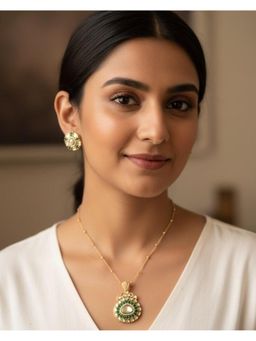 Shopsiiri - Emerald Polki Round Necklace Set