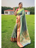 Green color option, Sold out, Currently selected