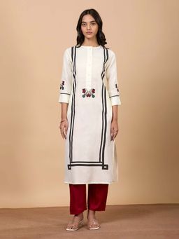 SAAKI - Women Off White Printed Round Neck Comfortable Kurta with Pant (Set of 2)