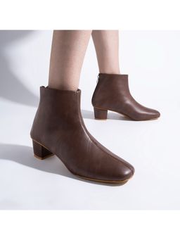Shoetopia - Stitch Detail Square Toe Chunky Classic Brown Boots