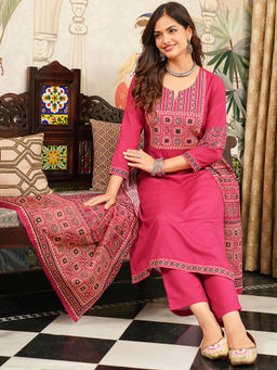 Vaamsi - Pink Ajrakh Printed Straight Kurta with Pant and Dupatta