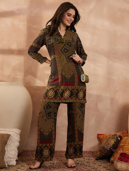Vaamsi - Green Printed Three Fourth Sleeves Kurta with Pant