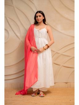 LABEL MAE - Off White Sleeveless Kurta with Pant and Dupatta
