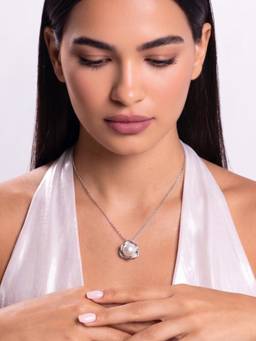 Niscka - White Faux Pearl Pendant Necklace