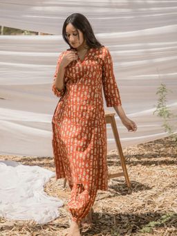 Mera Rang - Maira V Neck Red Print Ajrak A-Line Kurta with Harem Pant - Set Of 2