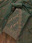 Green color option, Sold out, Currently selected