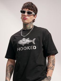 HIGHLANDER - Men Black Round Neck Oversized Drop Shoulder Graphic T-shirt