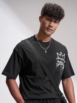 HIGHLANDER - Men Black Round Neck Oversized Drop Shoulder Graphic T-shirt